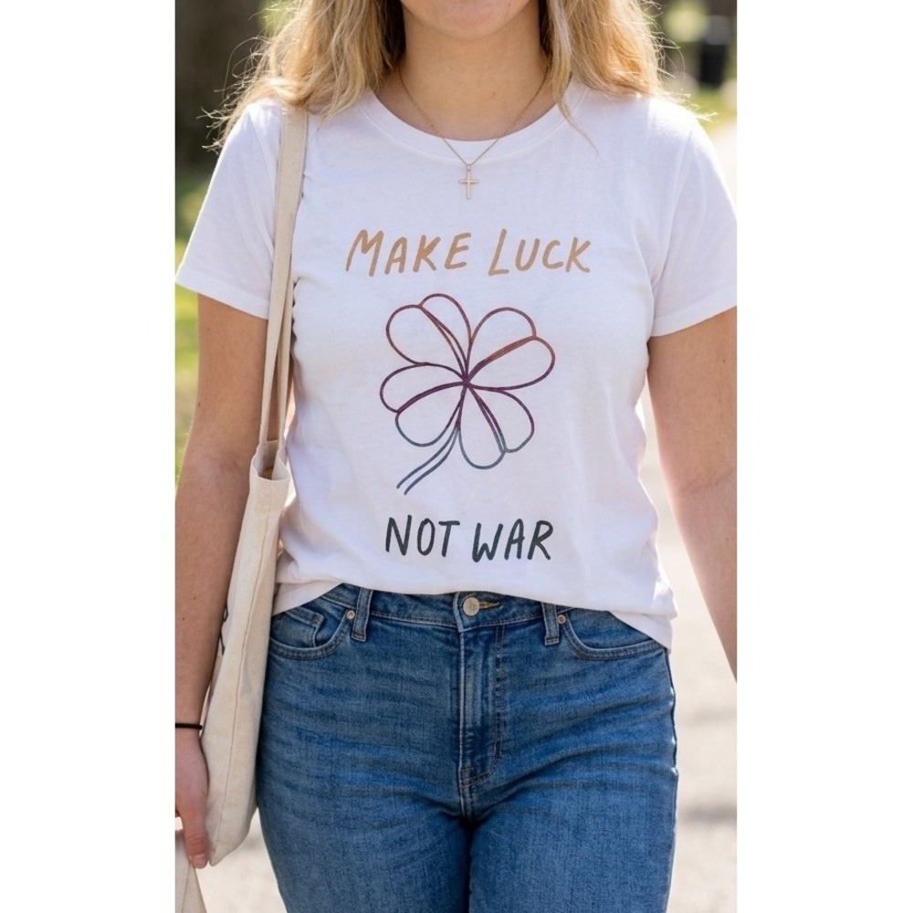 White Top LUCKY BRAND "Make Luck Not War" Cotton T-Shirt L Unisex 4 Leaf Clover